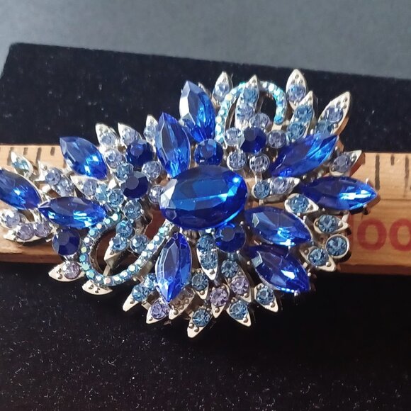 Large Blue Rhinestone Brooch - Drop Dead Gorgeous! - Picture 3 of 4